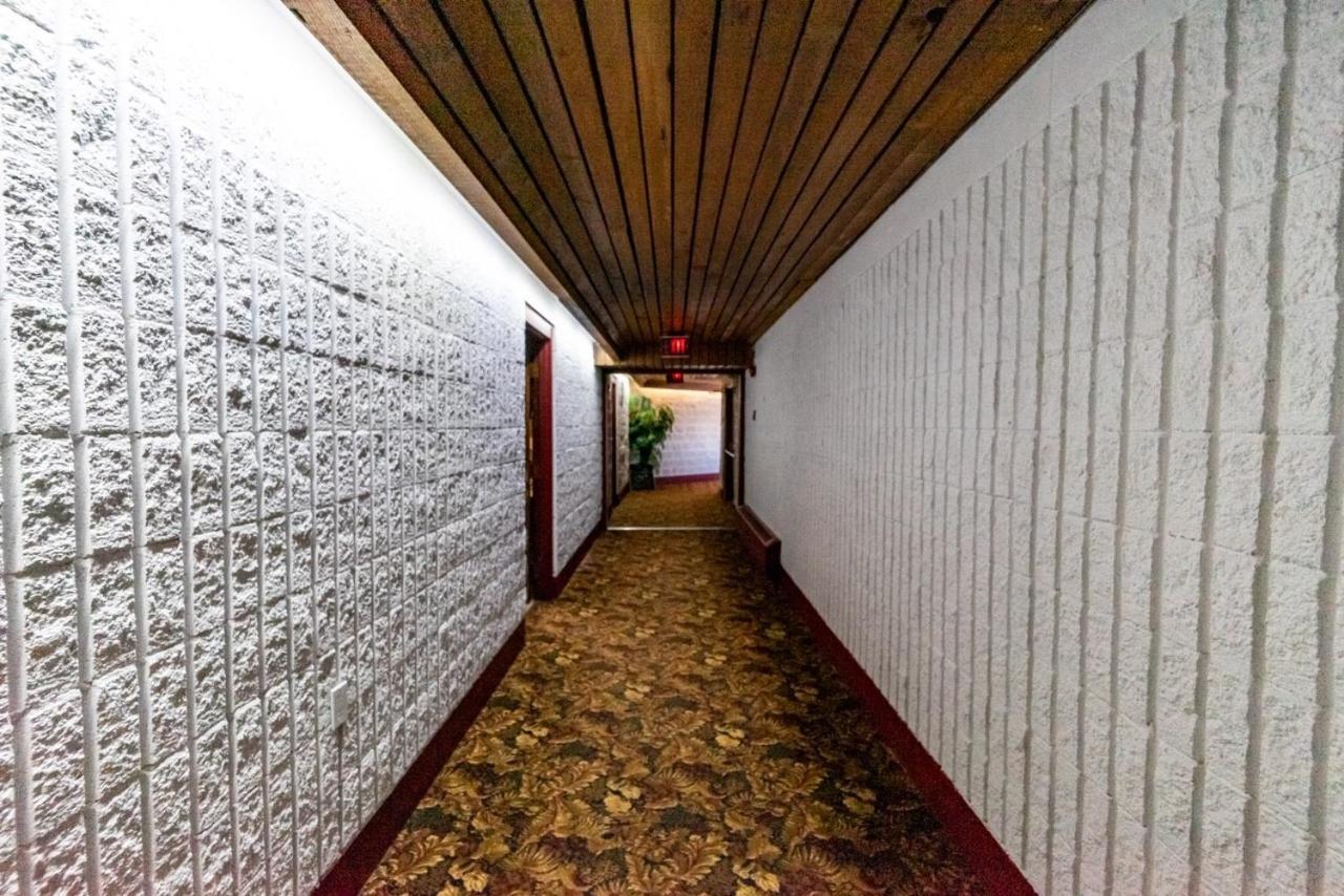 Vegreville Garden Inn Екстер'єр фото