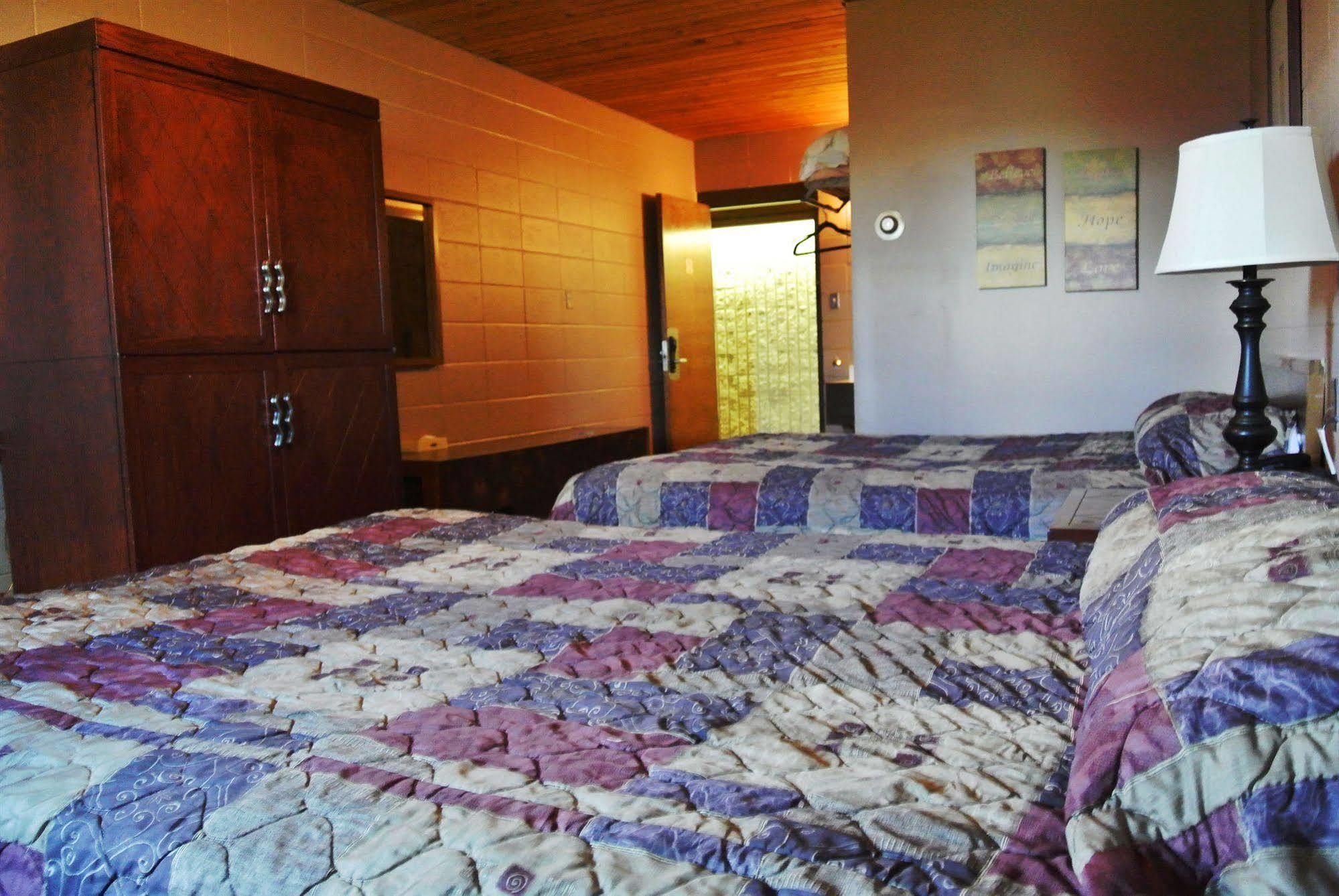 Vegreville Garden Inn Екстер'єр фото