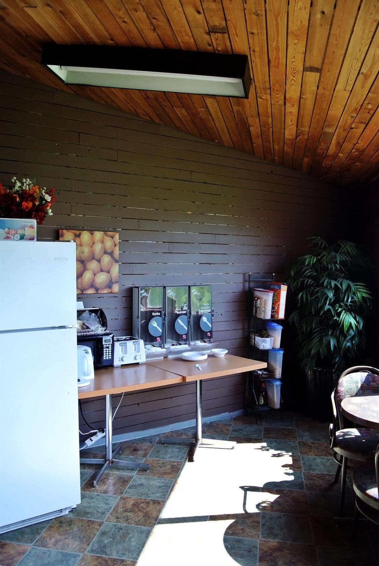 Vegreville Garden Inn Екстер'єр фото